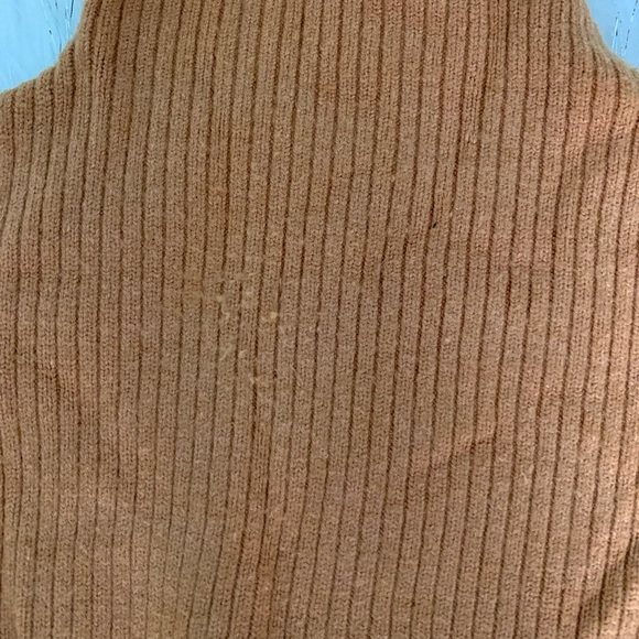 Mustard colored Sweater - Picture 3 of 3